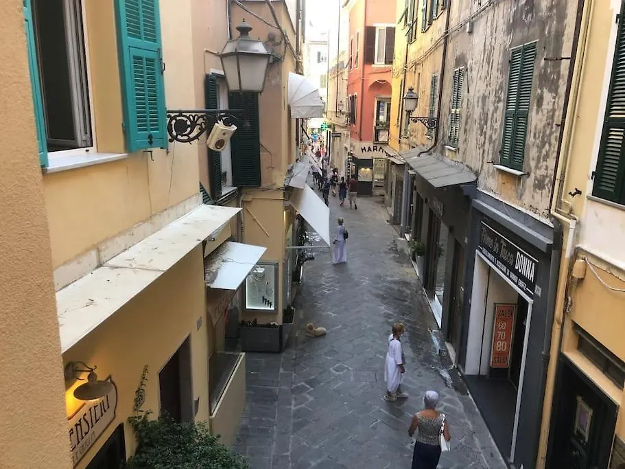 Budello Di Alassio, Ampio Appartamento Con Box Alassio