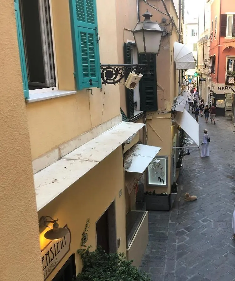 Budello Di Alassio, Ampio Appartamento Con Box 0*, Alassio