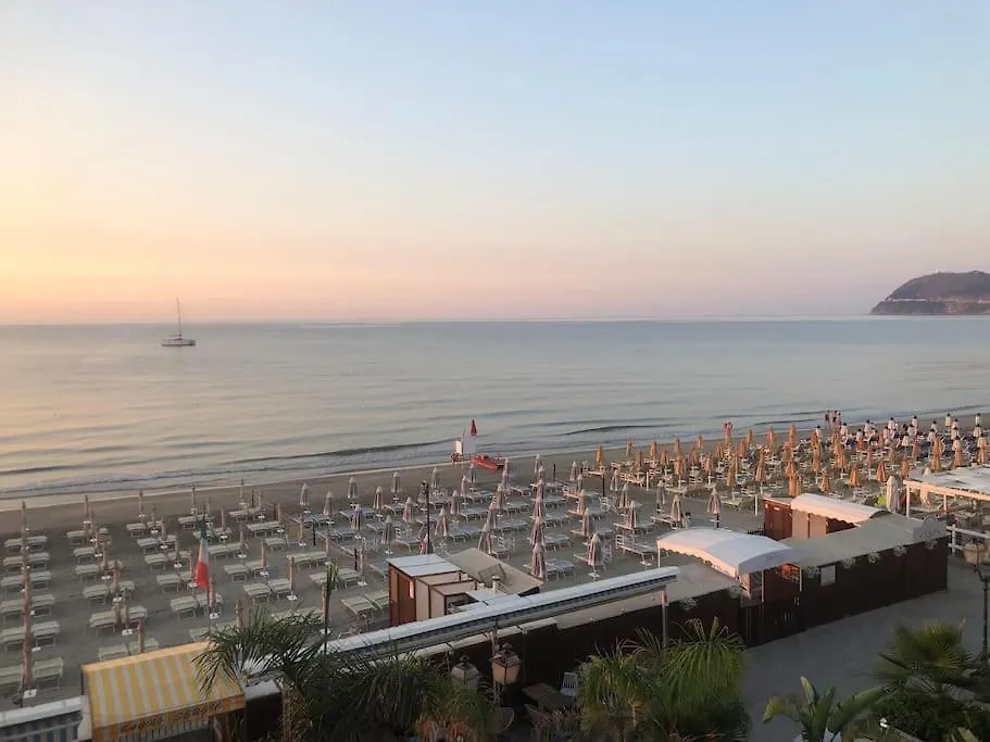 Budello Di Alassio, Ampio Appartamento Con Box Holiday home Alassio